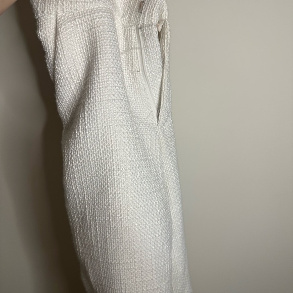 2 piece white set. Great for bridal type parties - Picture 4 of 7